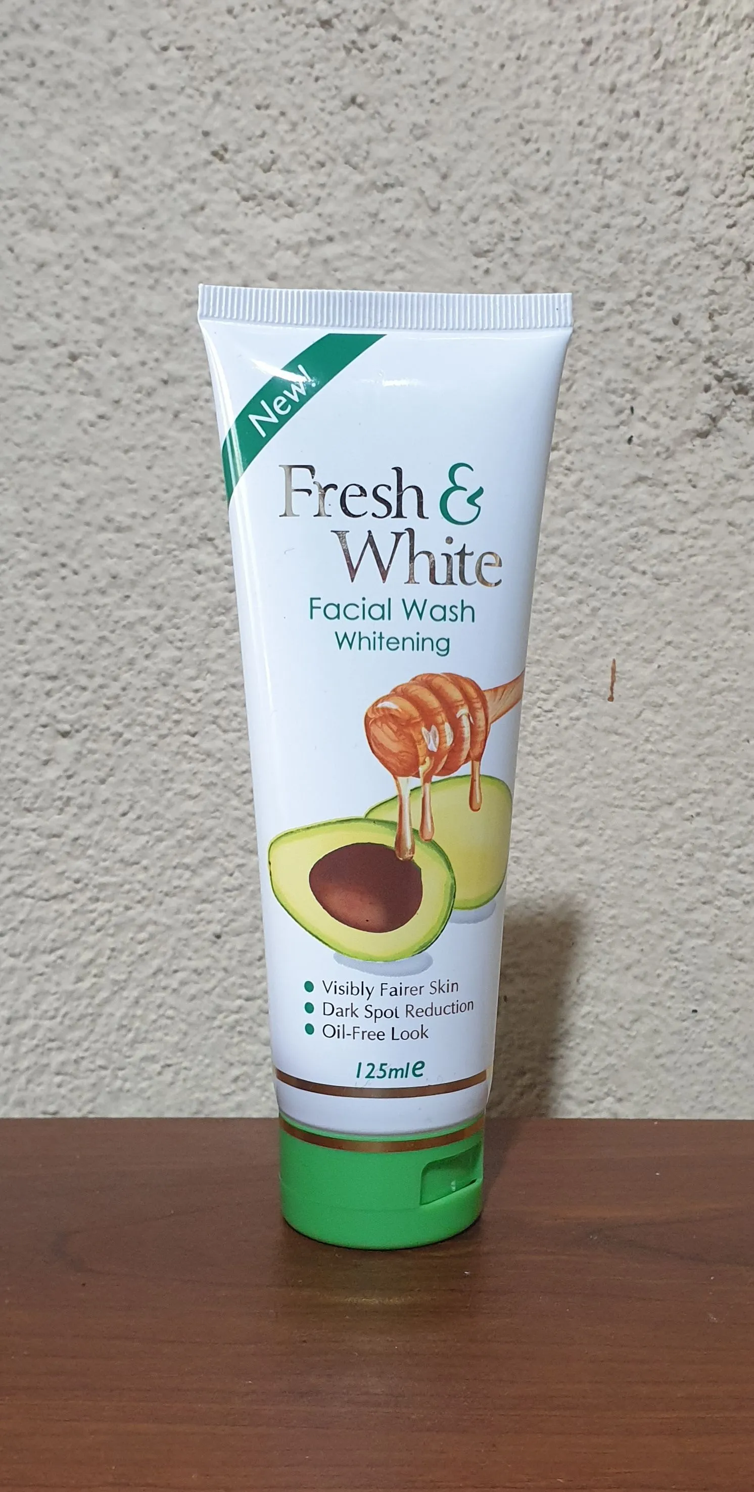 Fresh And White Face Wash 100ml - image 2