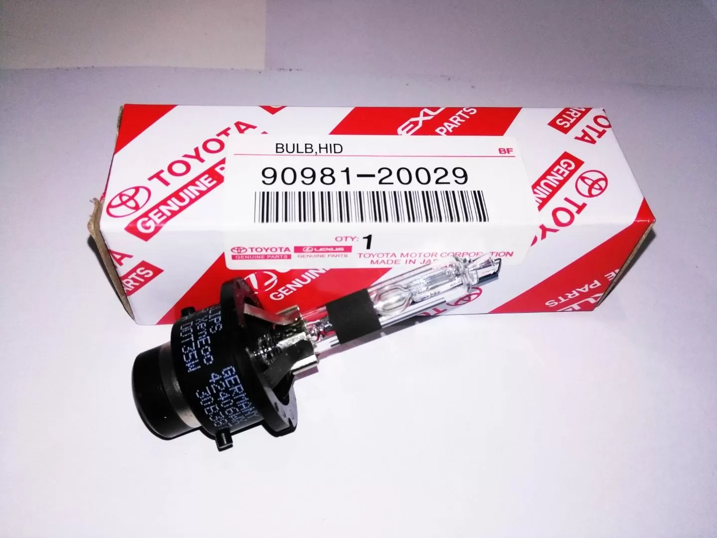 D4R 6000k 35W Xenon HID Headlight Bulbs 90981-20029