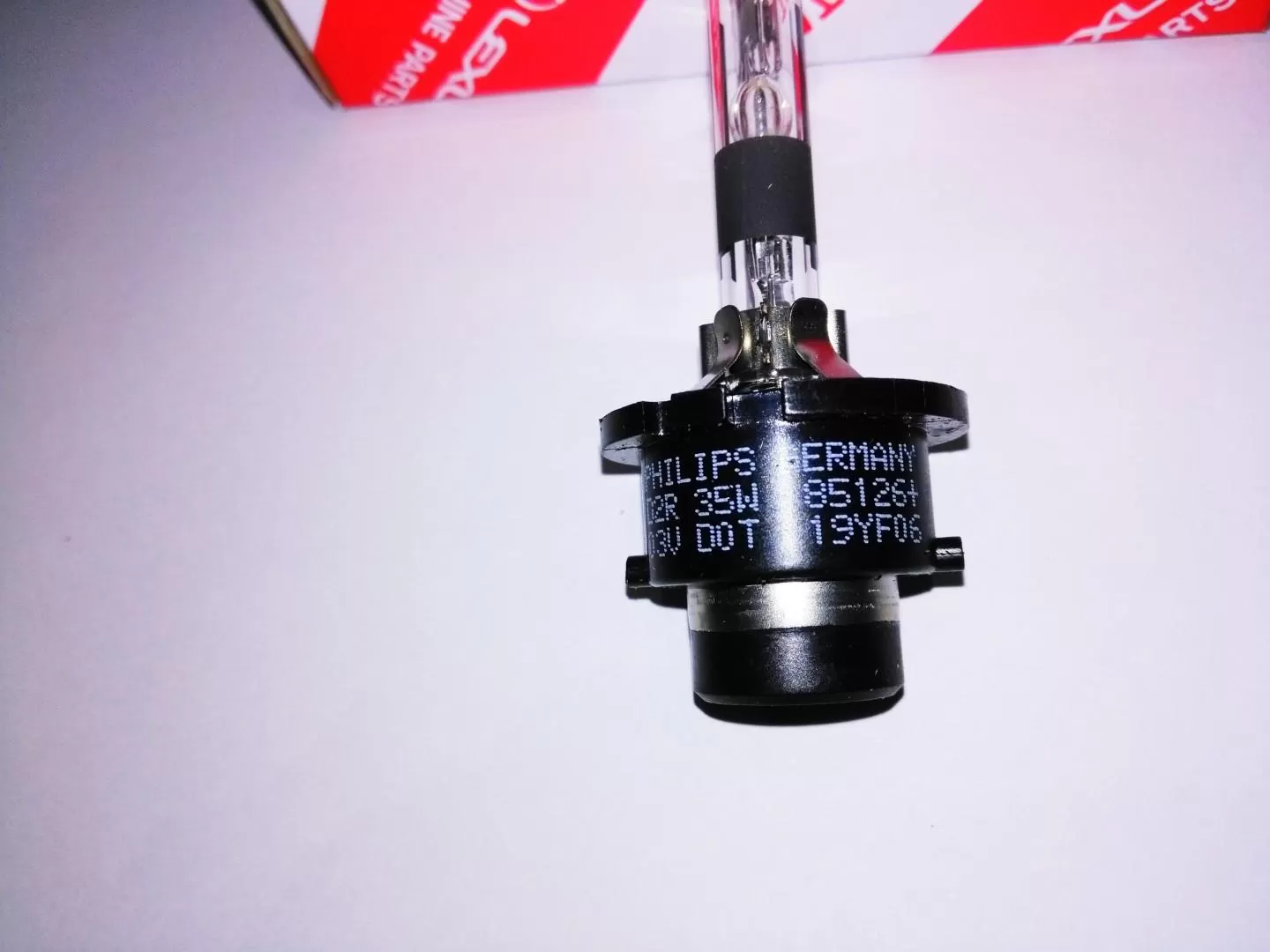 D2R 4300k 35W Xenon HID Headlight Bulbs 90981-20008 - image 2