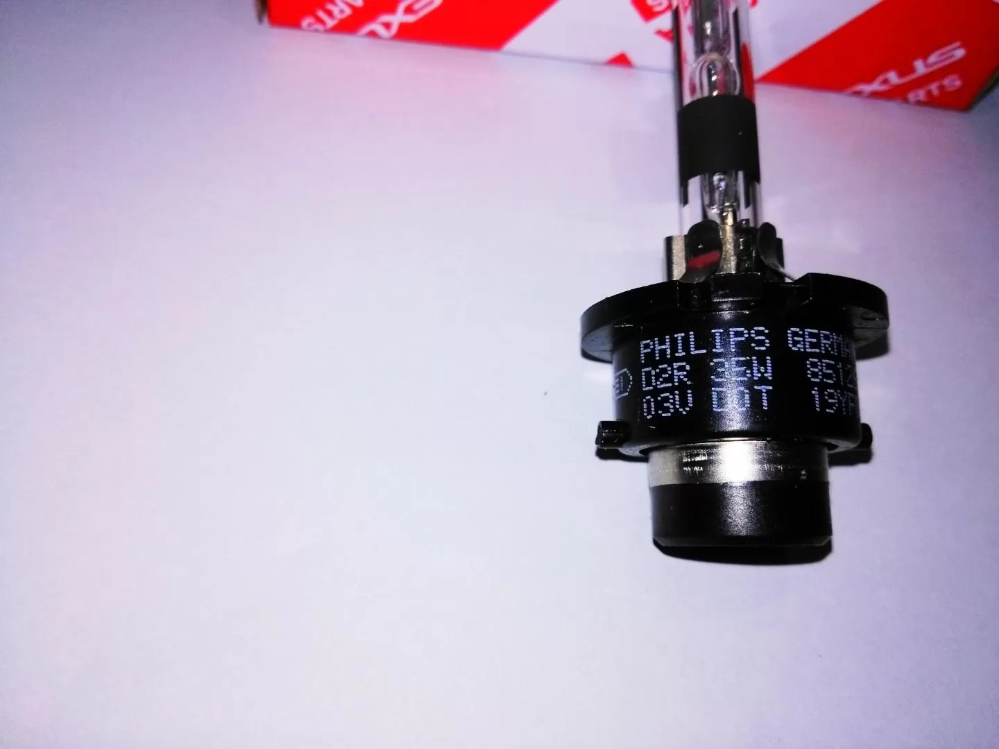D2R 4300k 35W Xenon HID Headlight Bulbs 90981-20008 - image 3