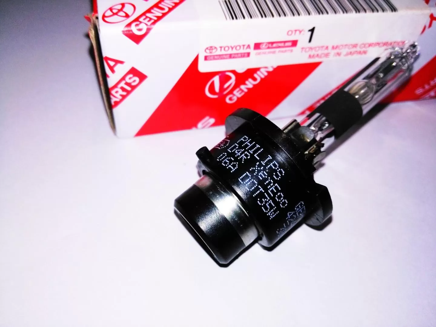 D4R 6000k 35W Xenon HID Headlight Bulbs 90981-20029 - image 2