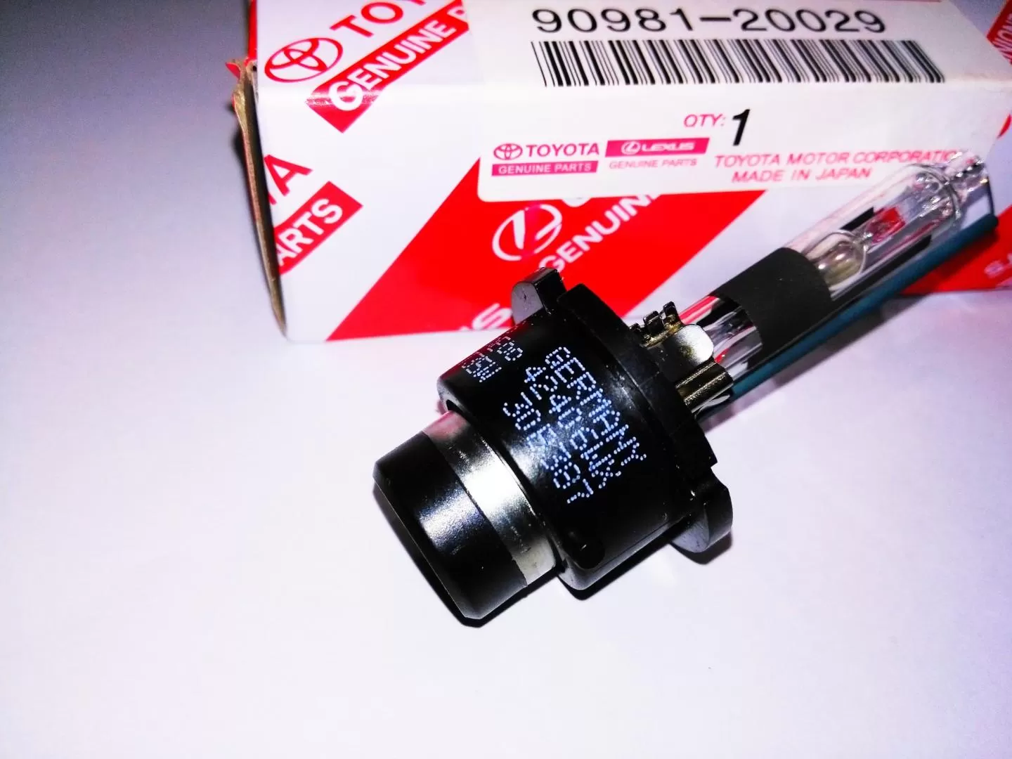 D4R 6000k 35W Xenon HID Headlight Bulbs 90981-20029 - image 3