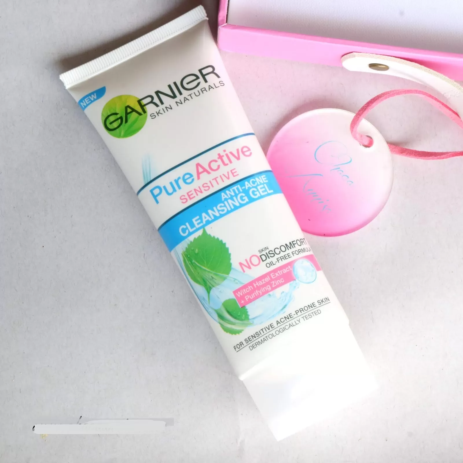 Garnier Pure Active Sensitive Anti Acne Cleansing Gel - image 2