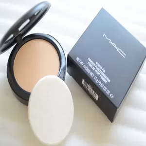 MAC Studio Fix Powder Plus Foundation NC 40