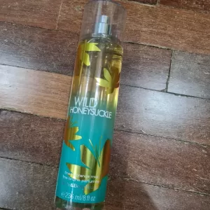 Bath & Body Works Wild Honeysuckle 236ml
