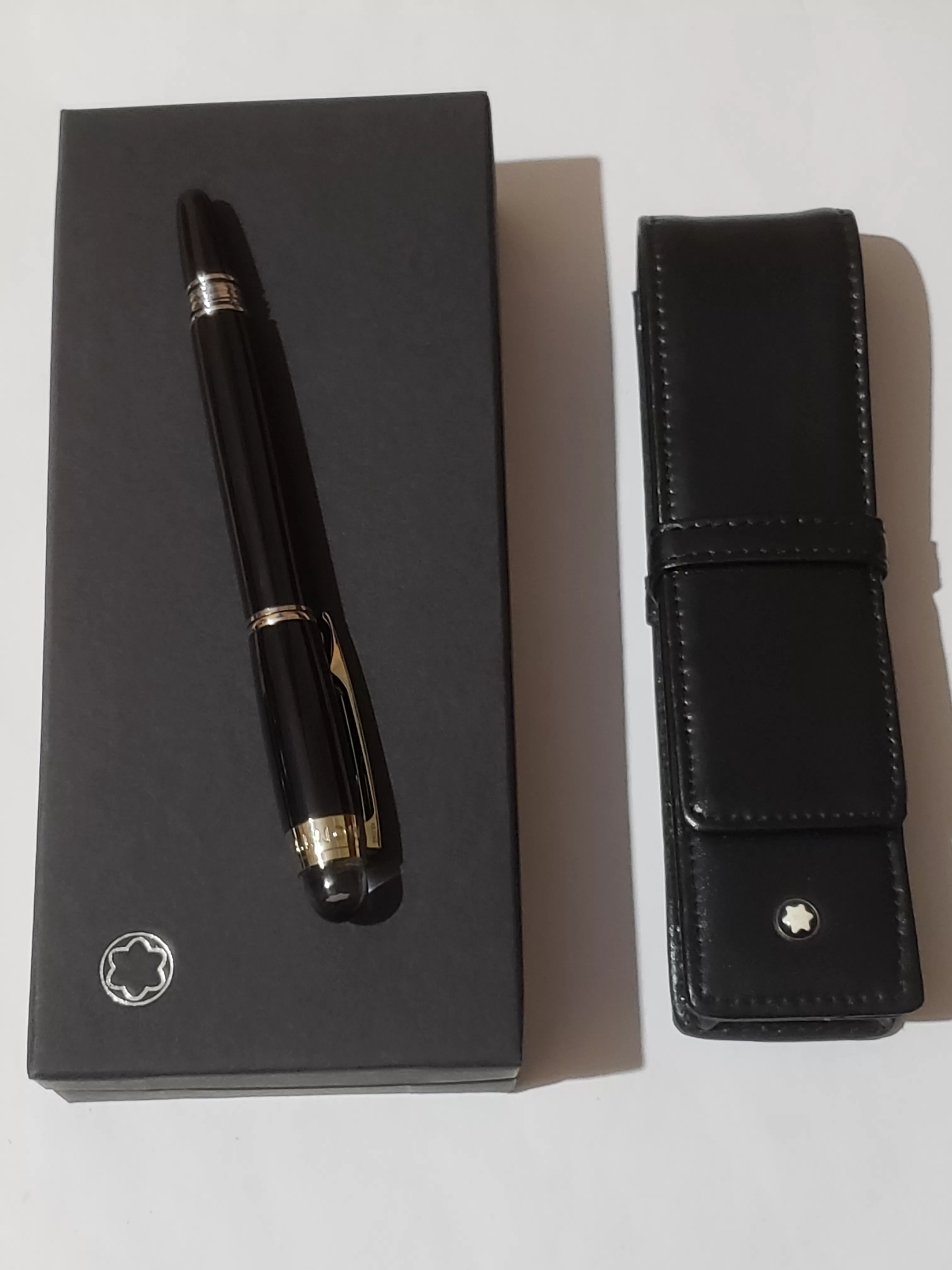 Mont Blanc Roller Ball Pen with Case - image 3
