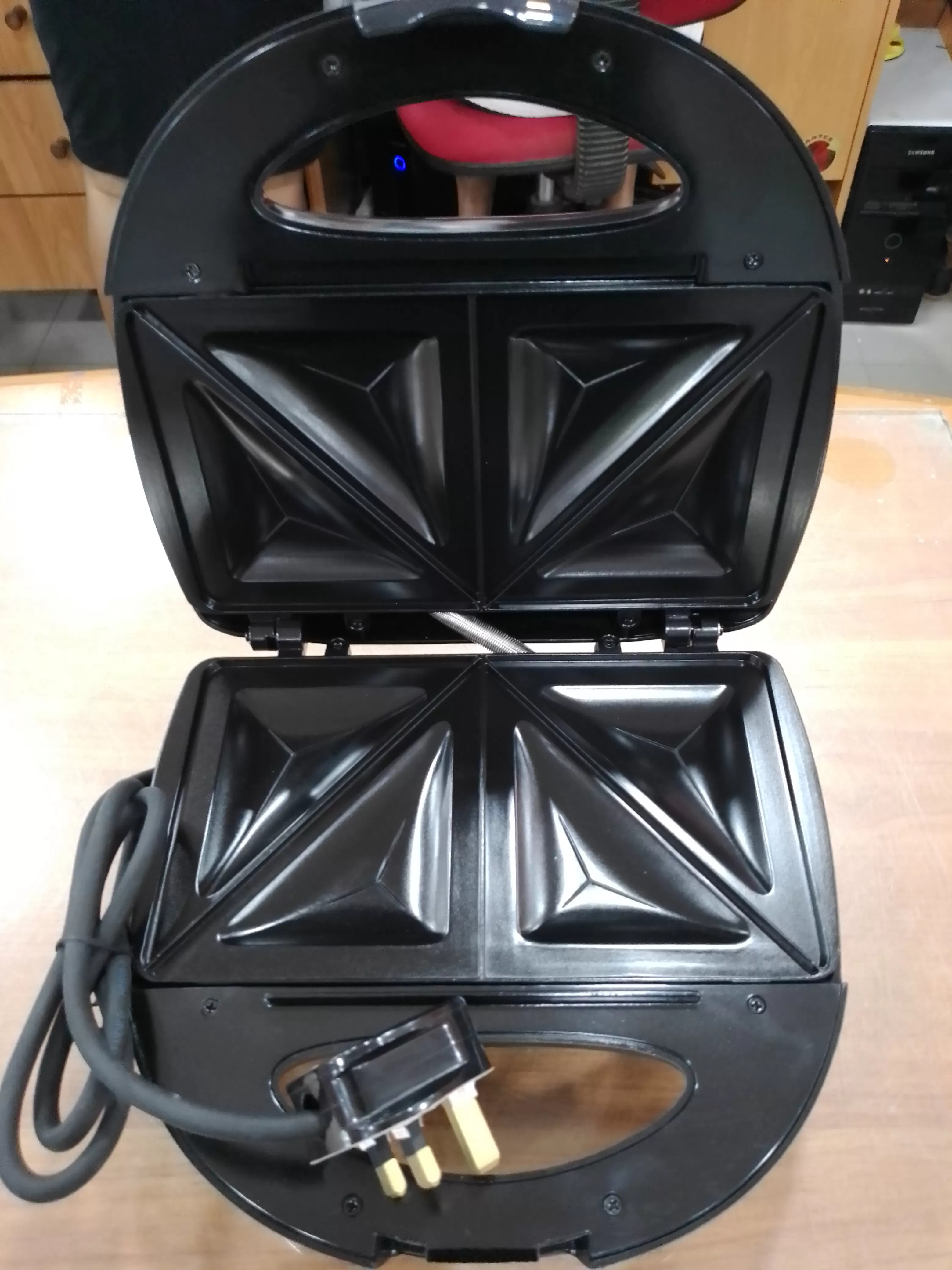 Sisil Sandwich Maker Toaster - image 3