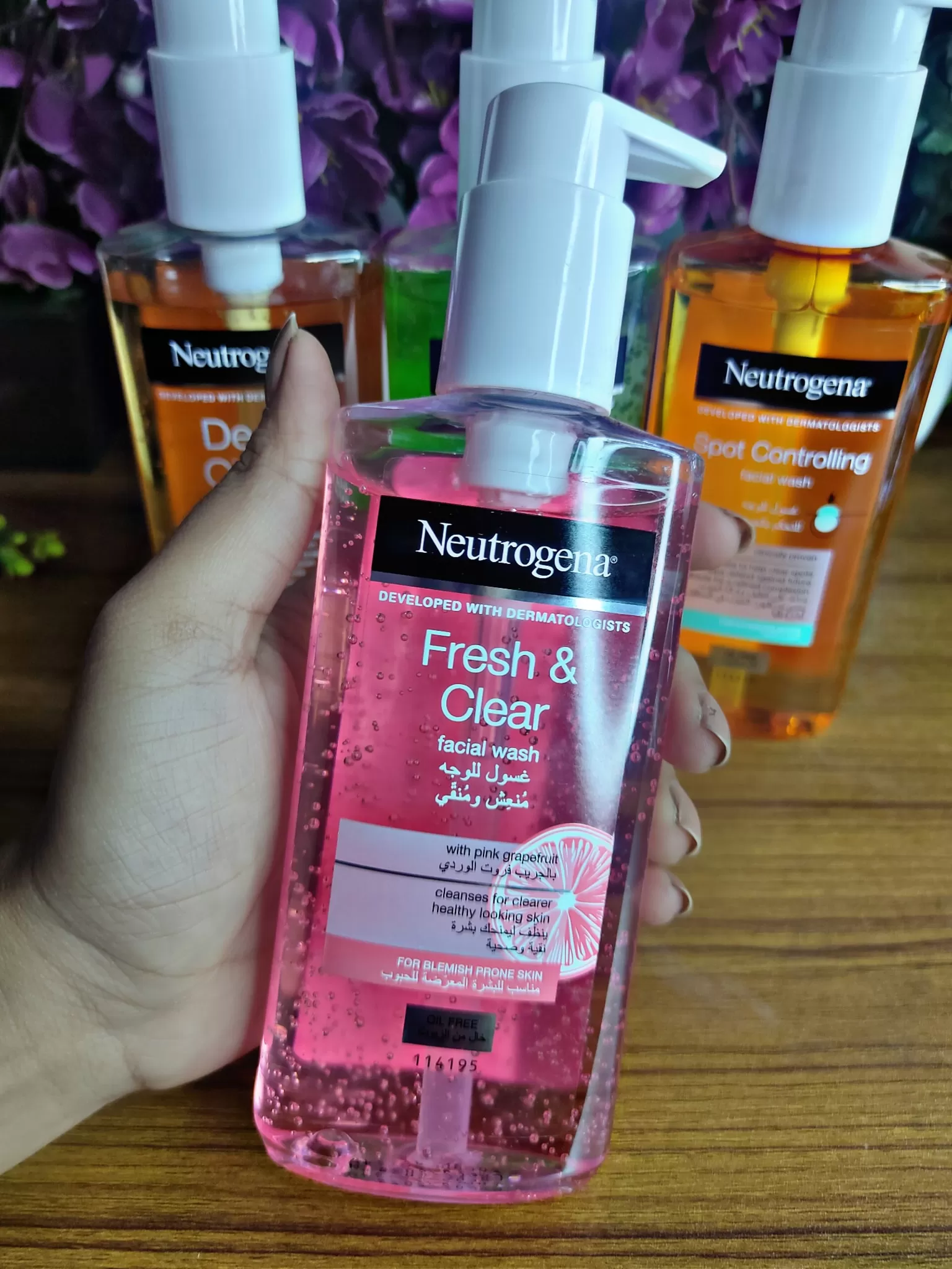 Neutrogena Fresh & Clear Pink Grapefruit Facial Wash - image 5