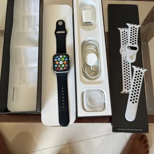 Apple Watch Series 4 GPS + Cellular