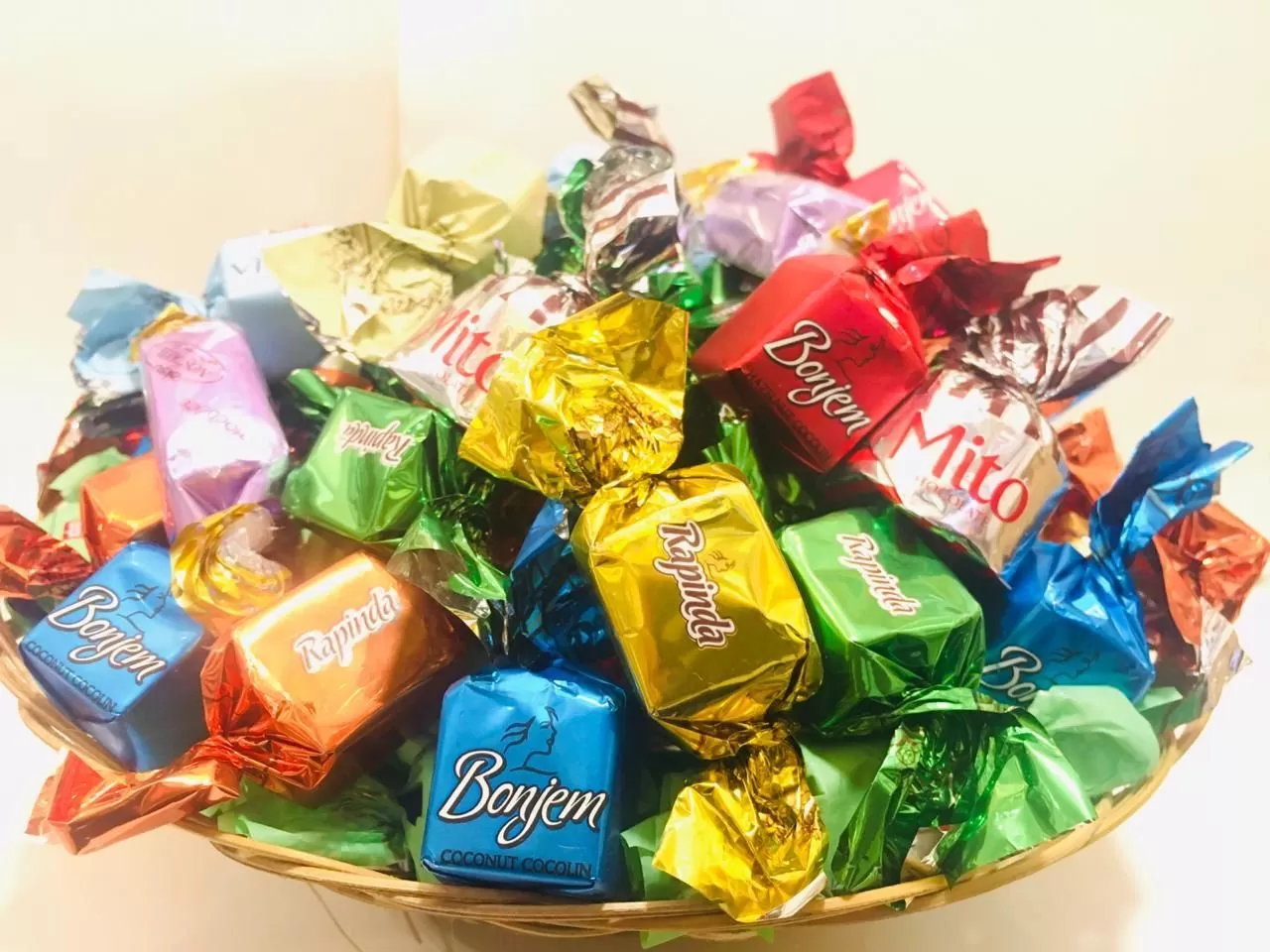 25+Pcs Mix Chocolate & Candy Toffees Colourful High Quality - image 2