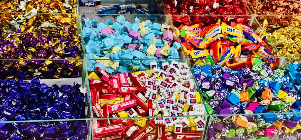 25+Pcs Mix Chocolate & Candy Toffees Colourful High Quality - image 3