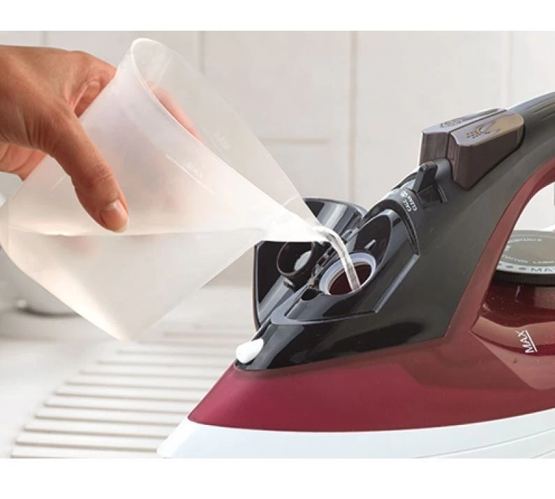 Black & Decker steam iron - image 2