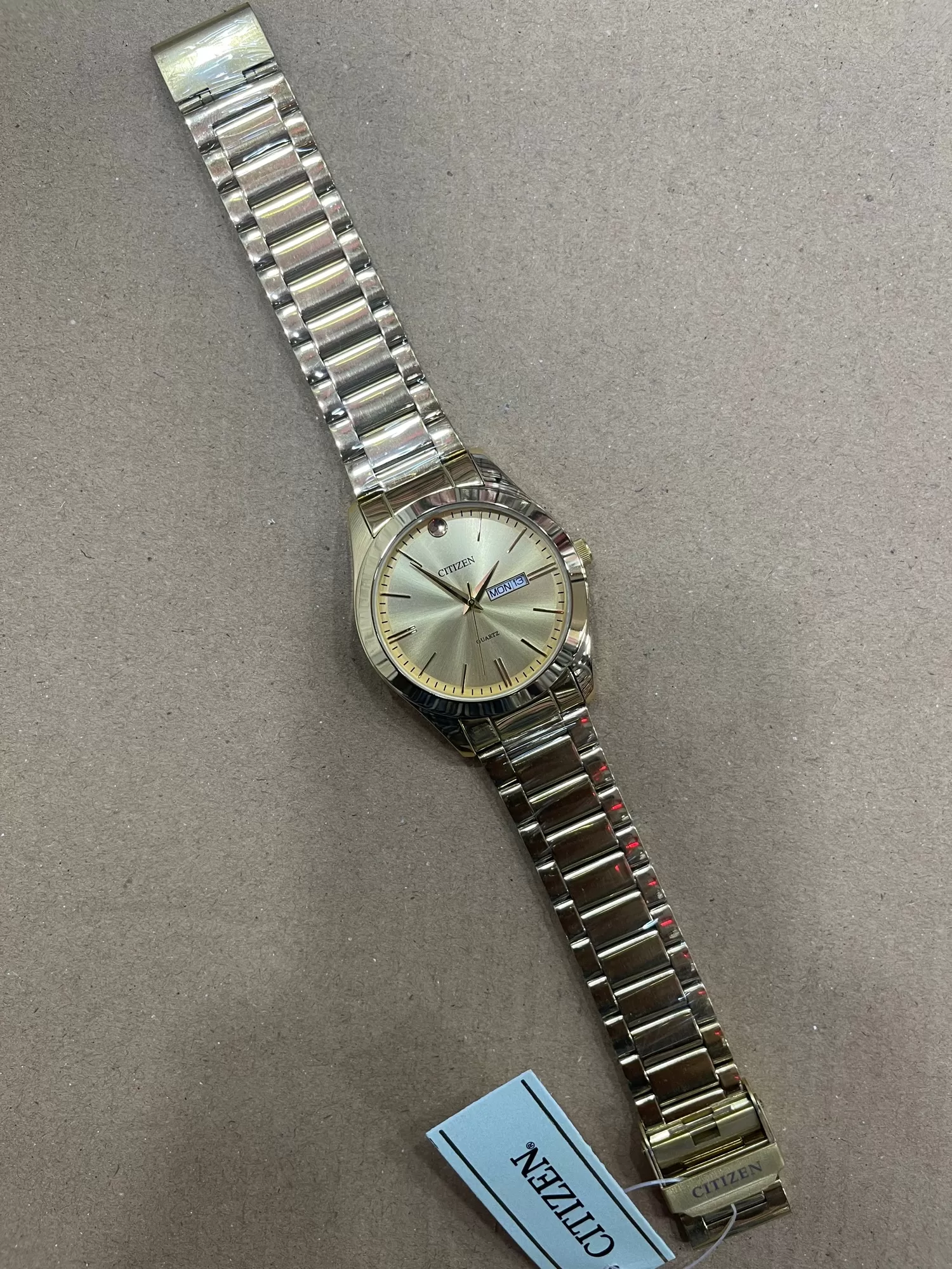 Men Wrist Watch Gold