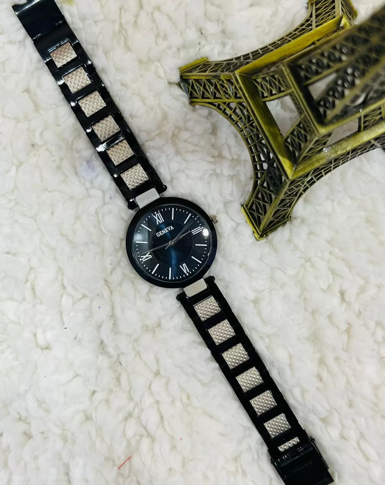 Geneva Black Ladies Casual Fashionable Watch