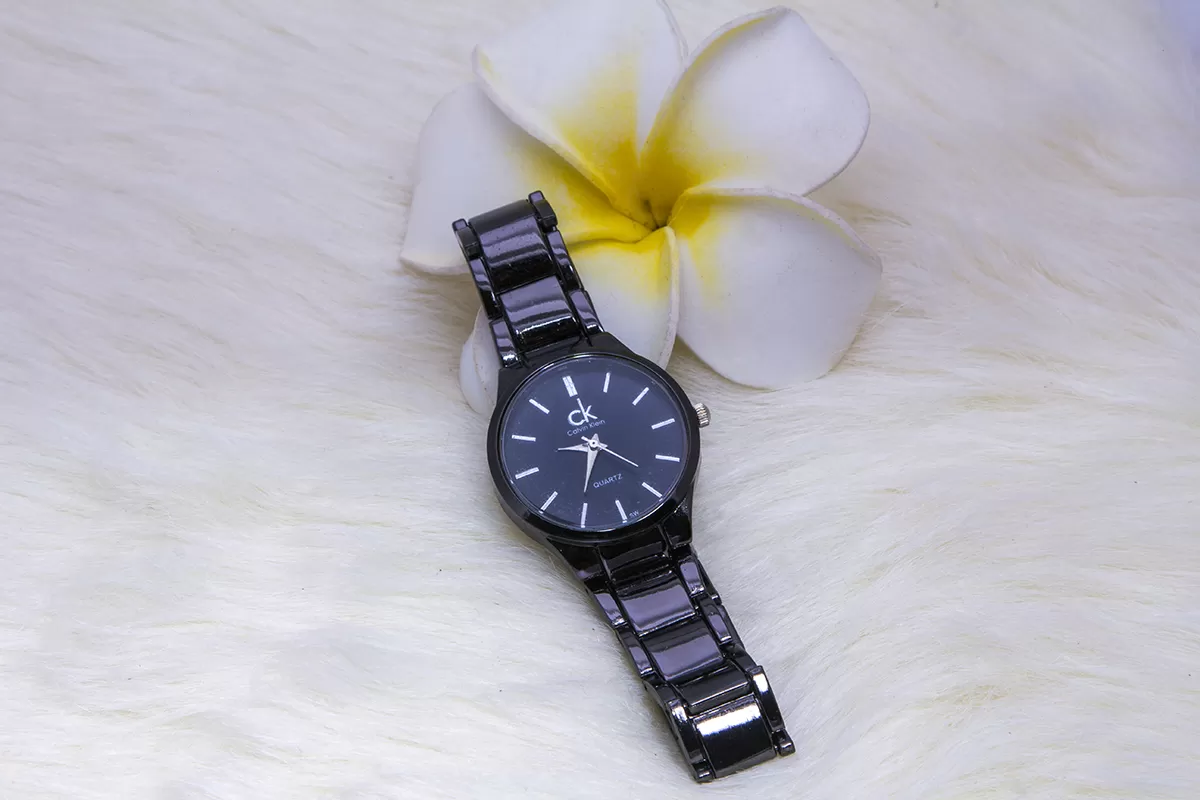 Generic Analog Watch Black Gold Silver for Ladies