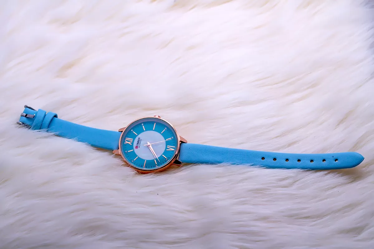 CURREN 2022 Ladies Fashionable Leather Strap Watch