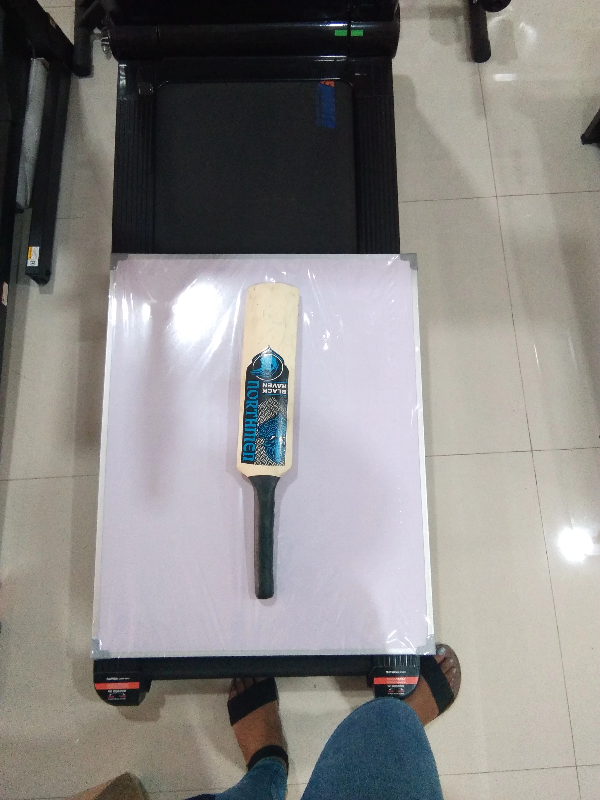 Generic Cricket Bat with Comfortable Grip - image 1