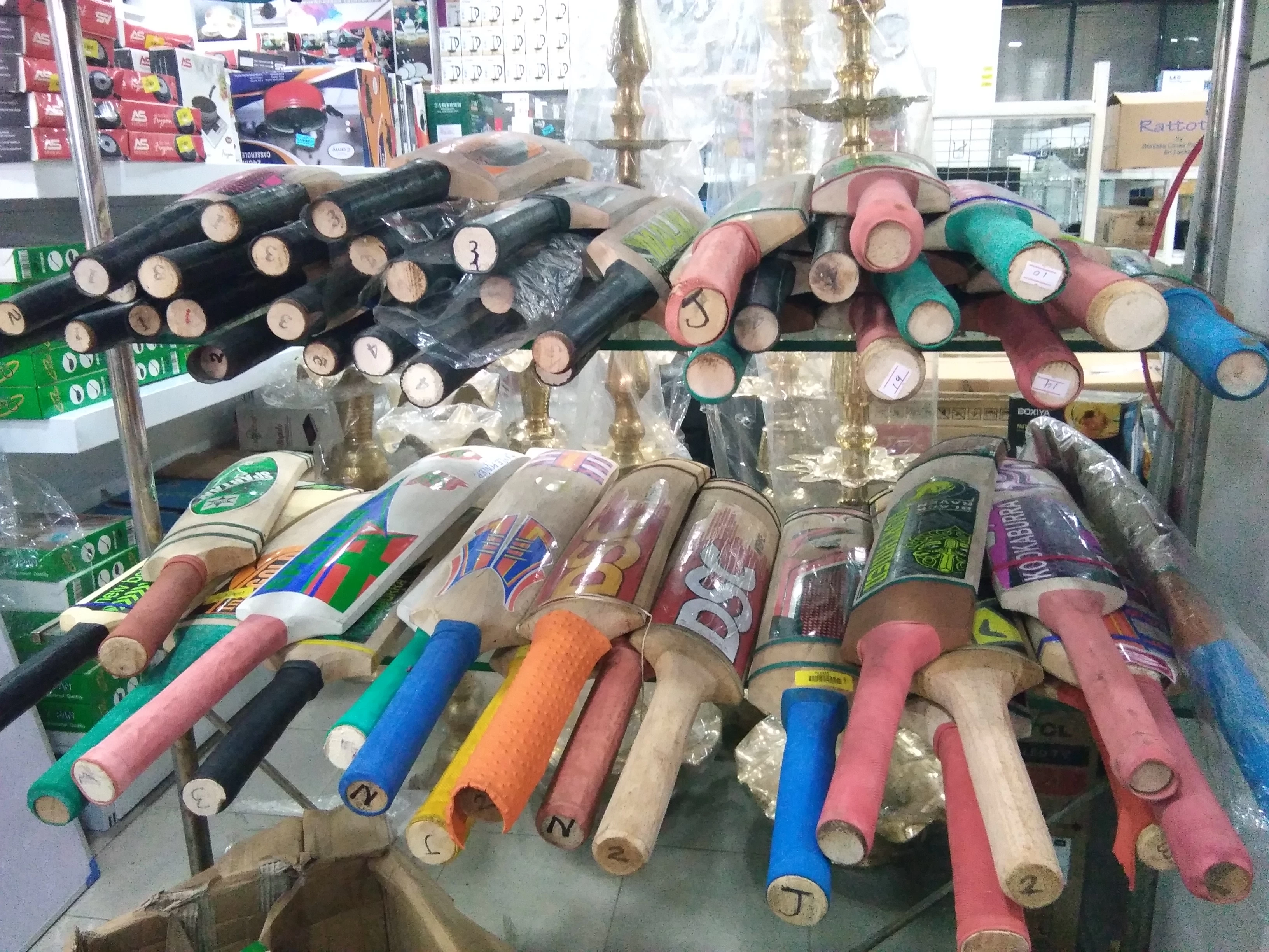 Generic Cricket Bat with Comfortable Grip - image 2