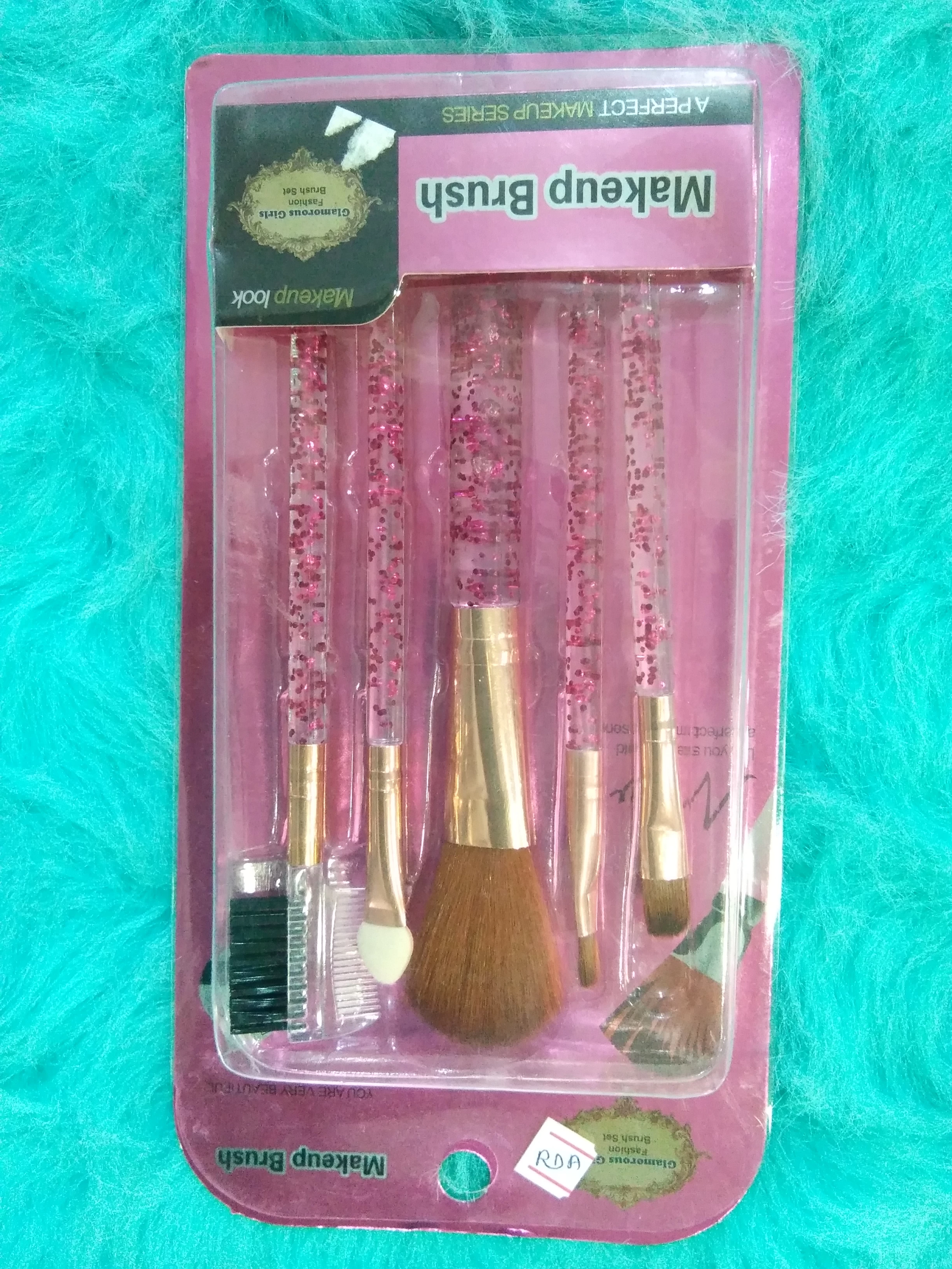 Generic Makeup Brush - image 1