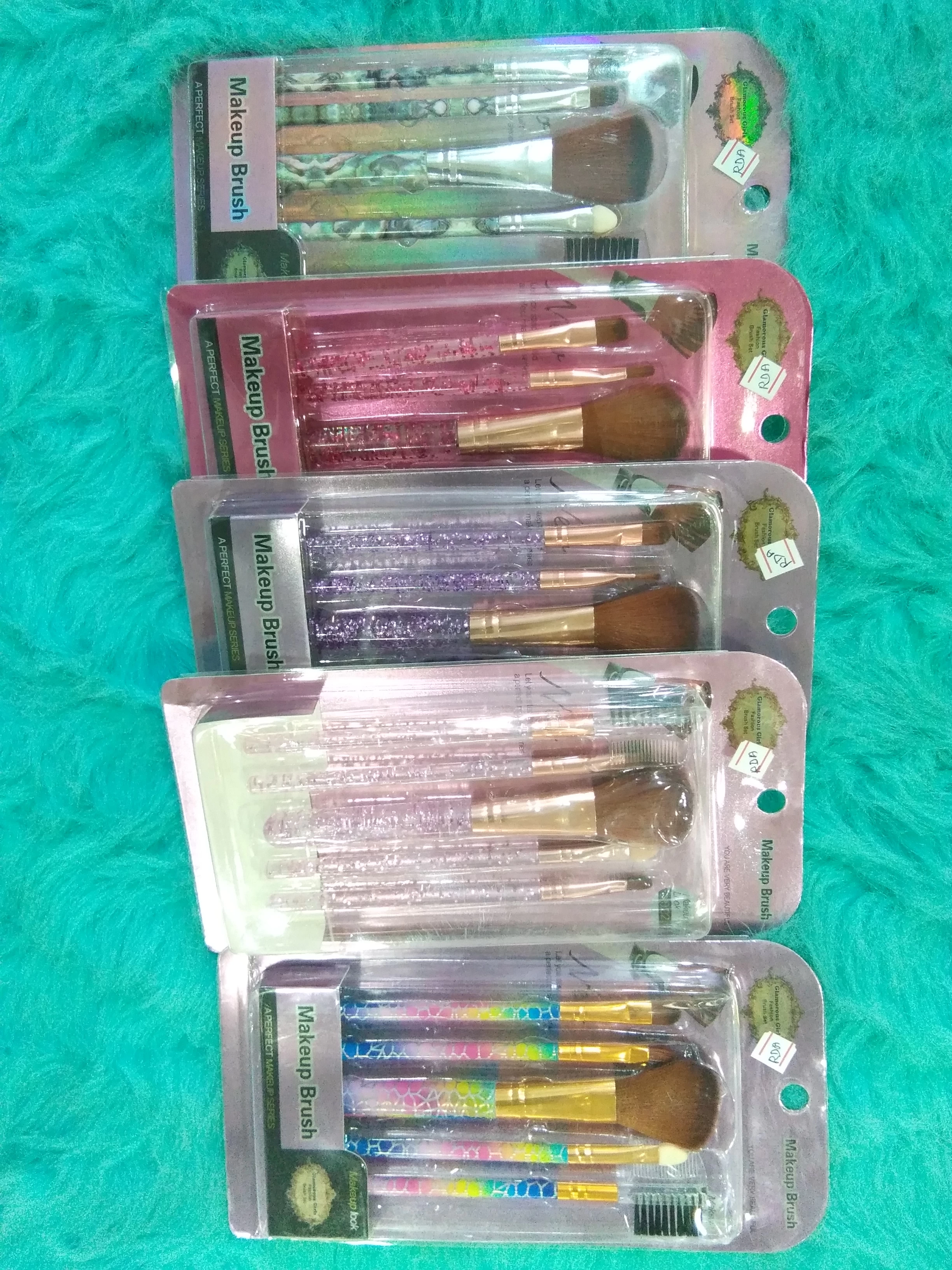 Generic Makeup Brush - image 2