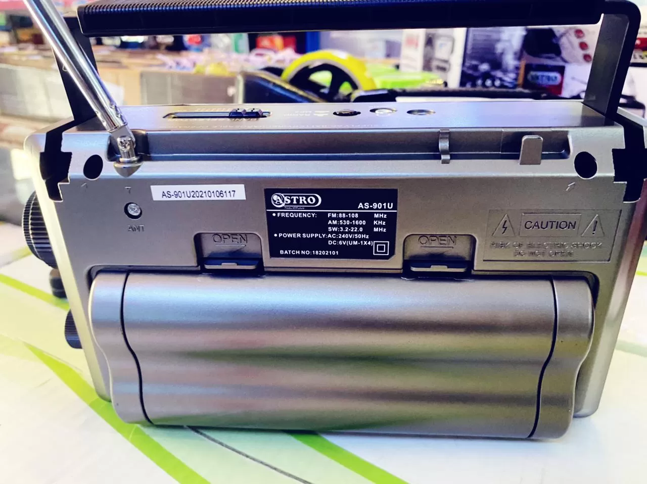 Generic Portable Radio AM FM Battery Op - image 5