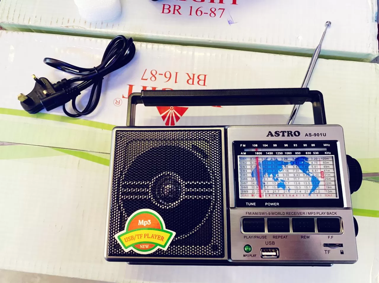Generic Portable Radio AM FM Battery Op - image 6