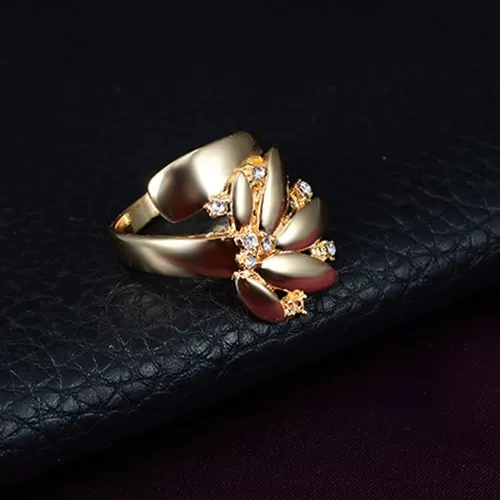 Leaf Design Faux Pearl Choker Earring Ring Set - image 5