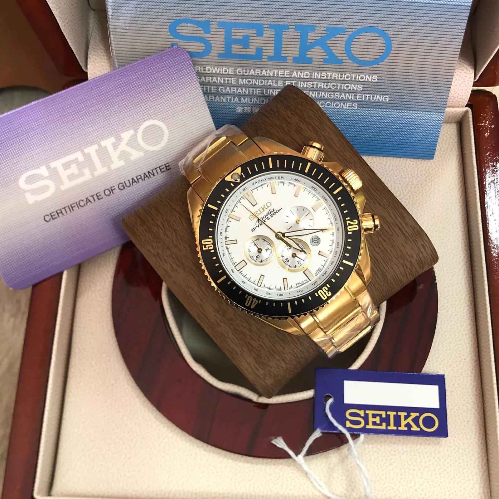 Generic Men Casual Watch Gold