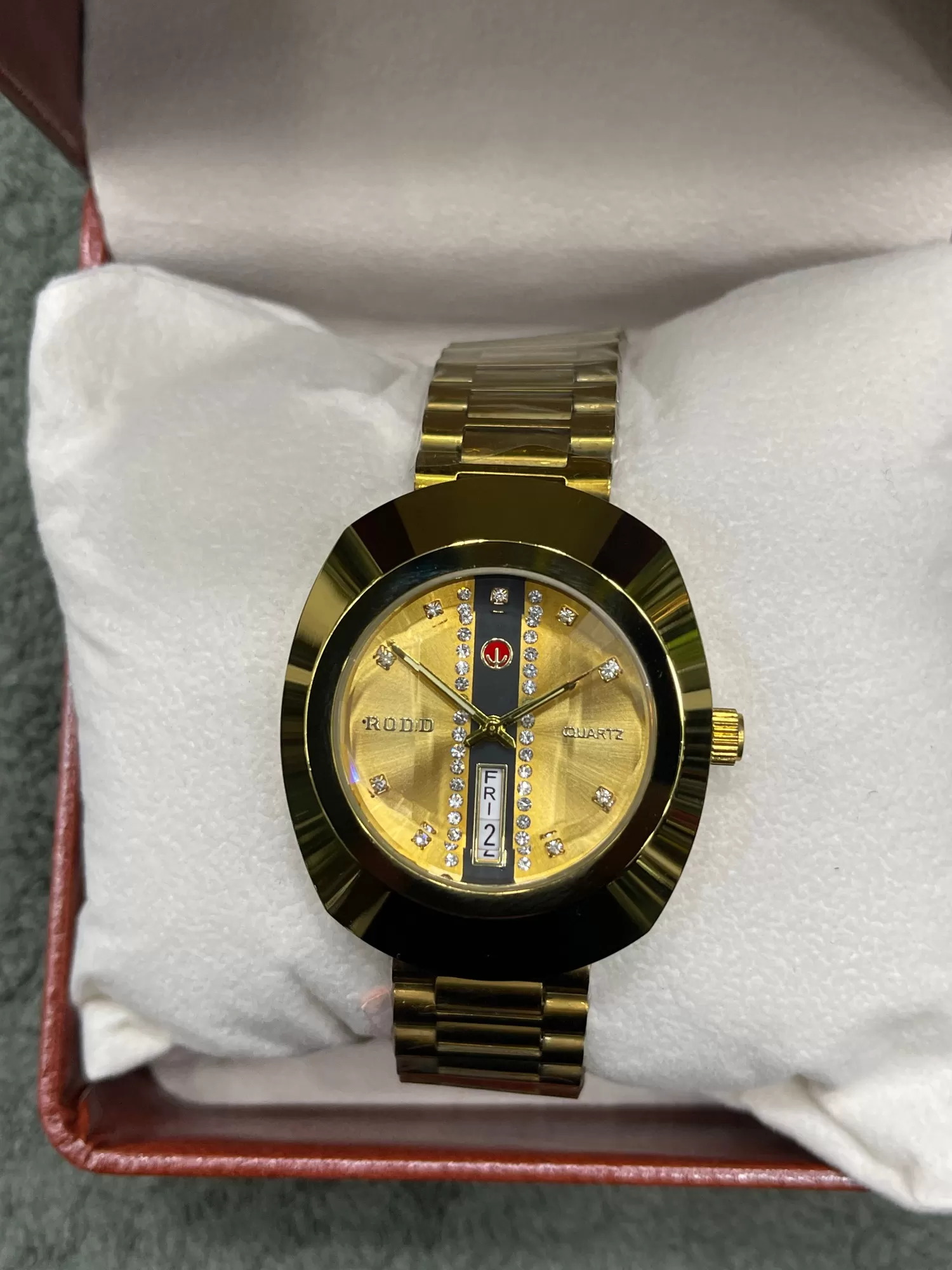 Generic Men Casual Watch Gold
