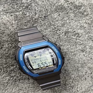 Black Q&Qsuperior Watch