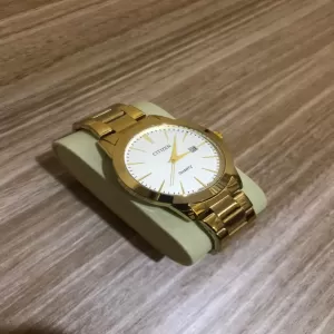Generic Men's Watch Gold Strap