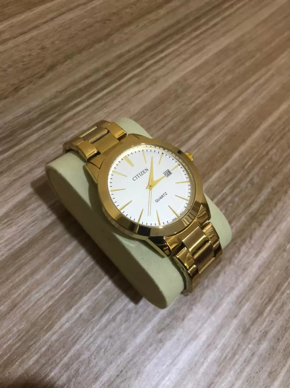 Generic Men's Watch Gold Strap