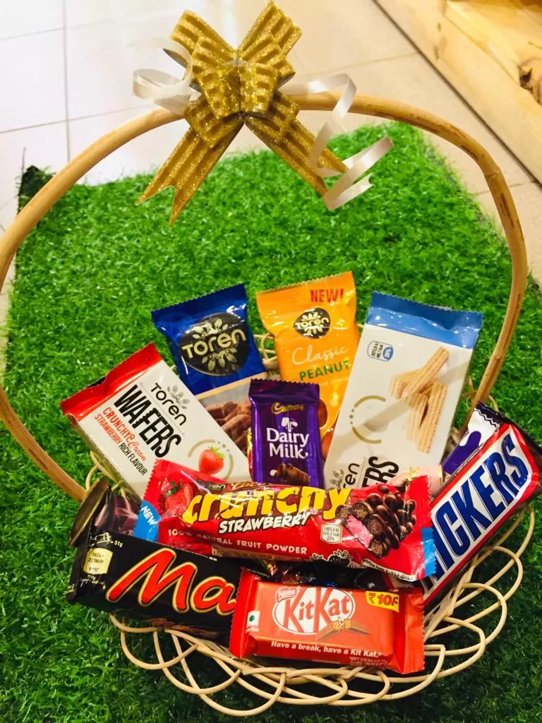 Assorted Chocolate Gift Hamper Birthday Valentines - image 2