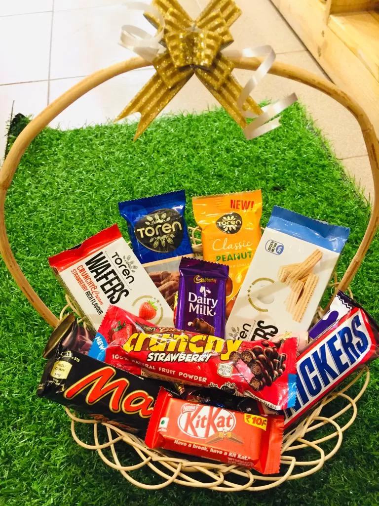 Assorted Chocolate Gift Hamper Birthday Valentines - image 3