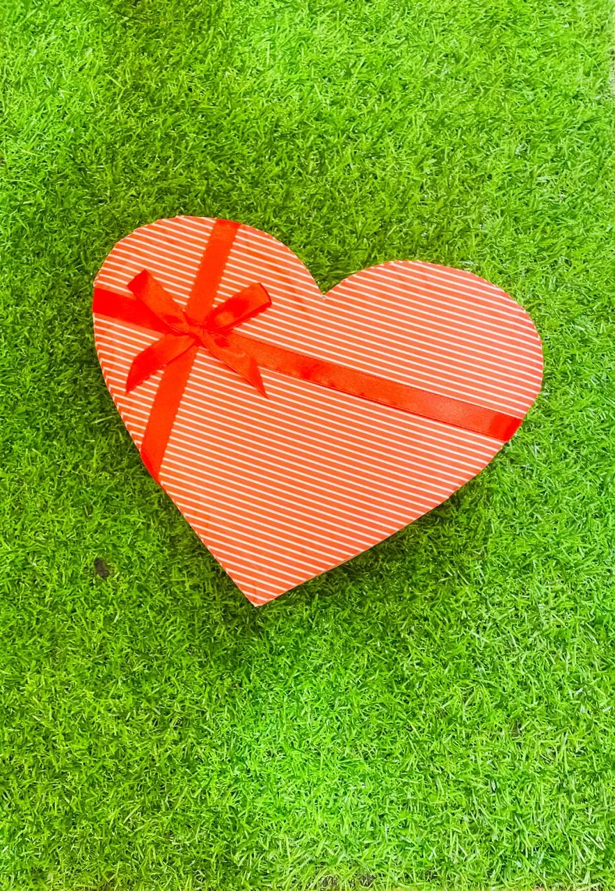 Generic Heart Chocolate Gift Box Hamper for Loved Ones - image 2