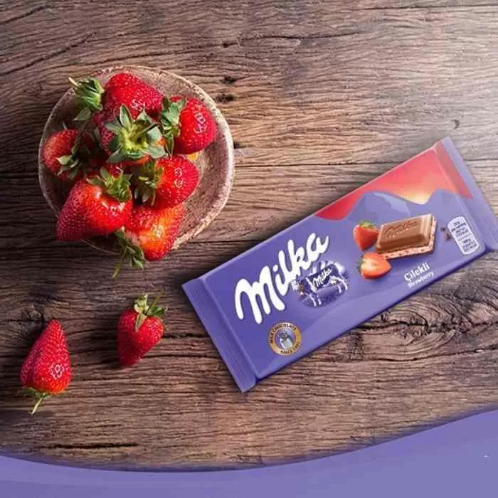 Milka Strawberry Chocolate Bar 100g
