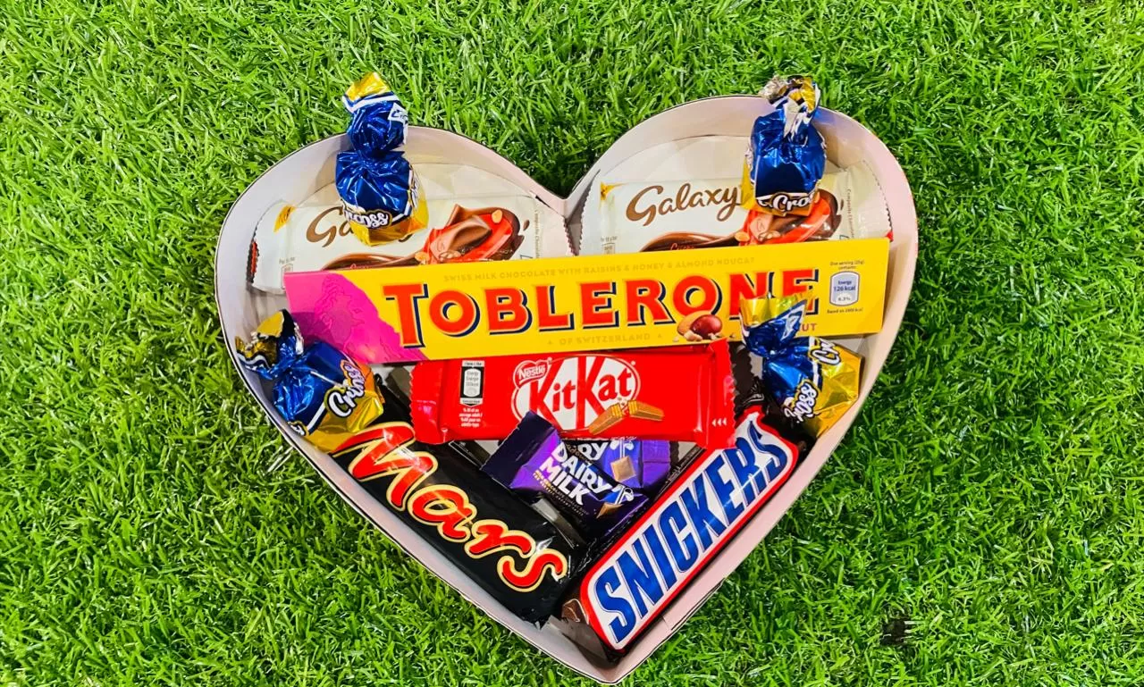 Assorted Chocolate Gift Box Hamper Birthday Valentine - image 2