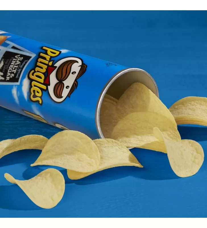 Pringles Salt & Vinegar Flavour Potato Chips 156 G - image 2
