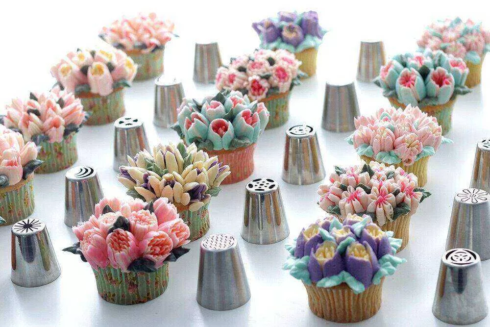 Generic 109 Pcs Cup Cake Decorating Tool Kit w/ Russian Nozzle - image 3