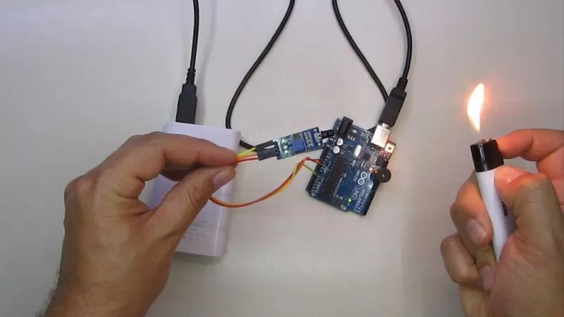 Generic Lm393 IR Flame Detection Sensor Module - image 5