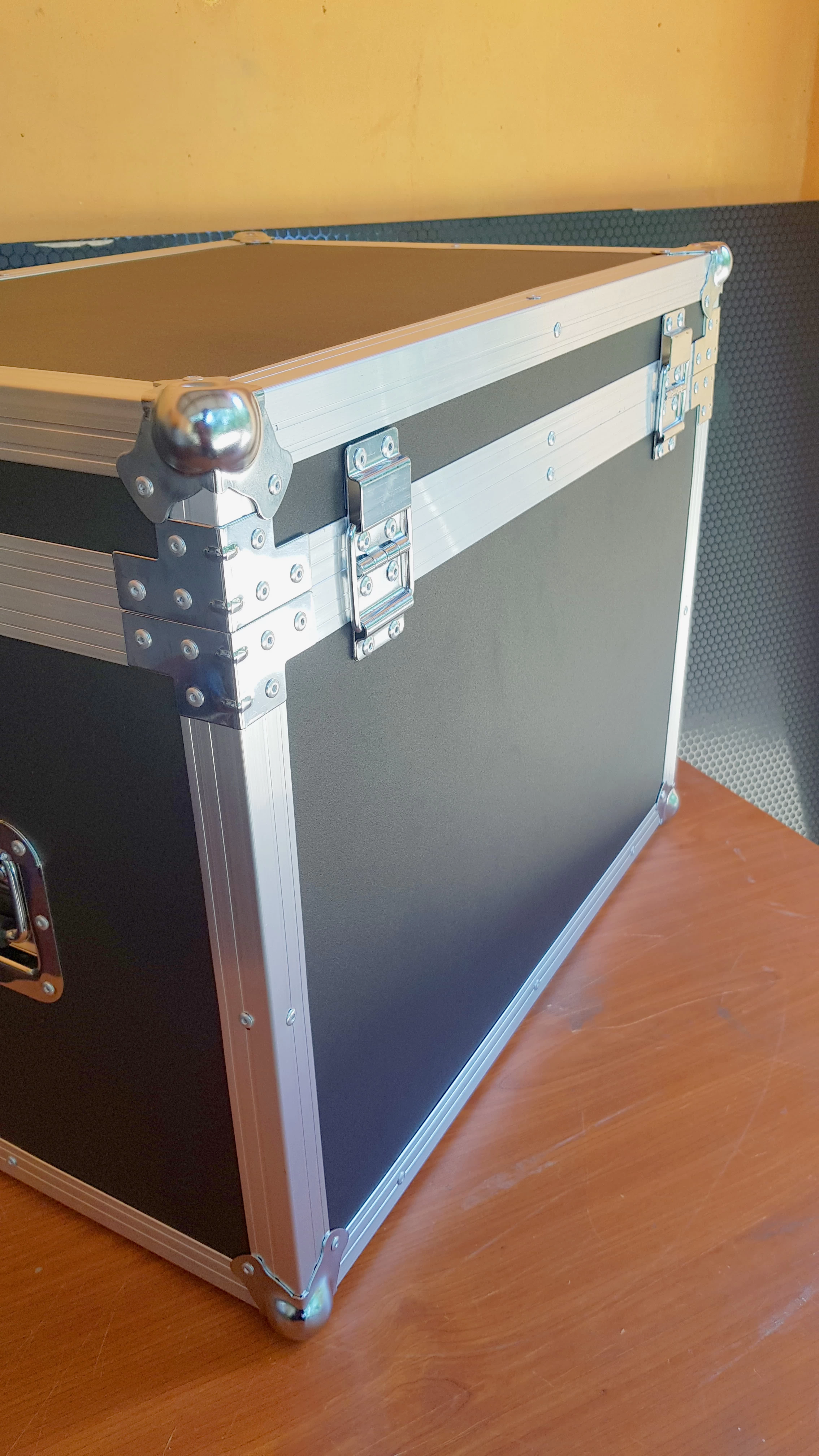Generic Dj Flight Case for Wire Box & Musical Equipment - image 5