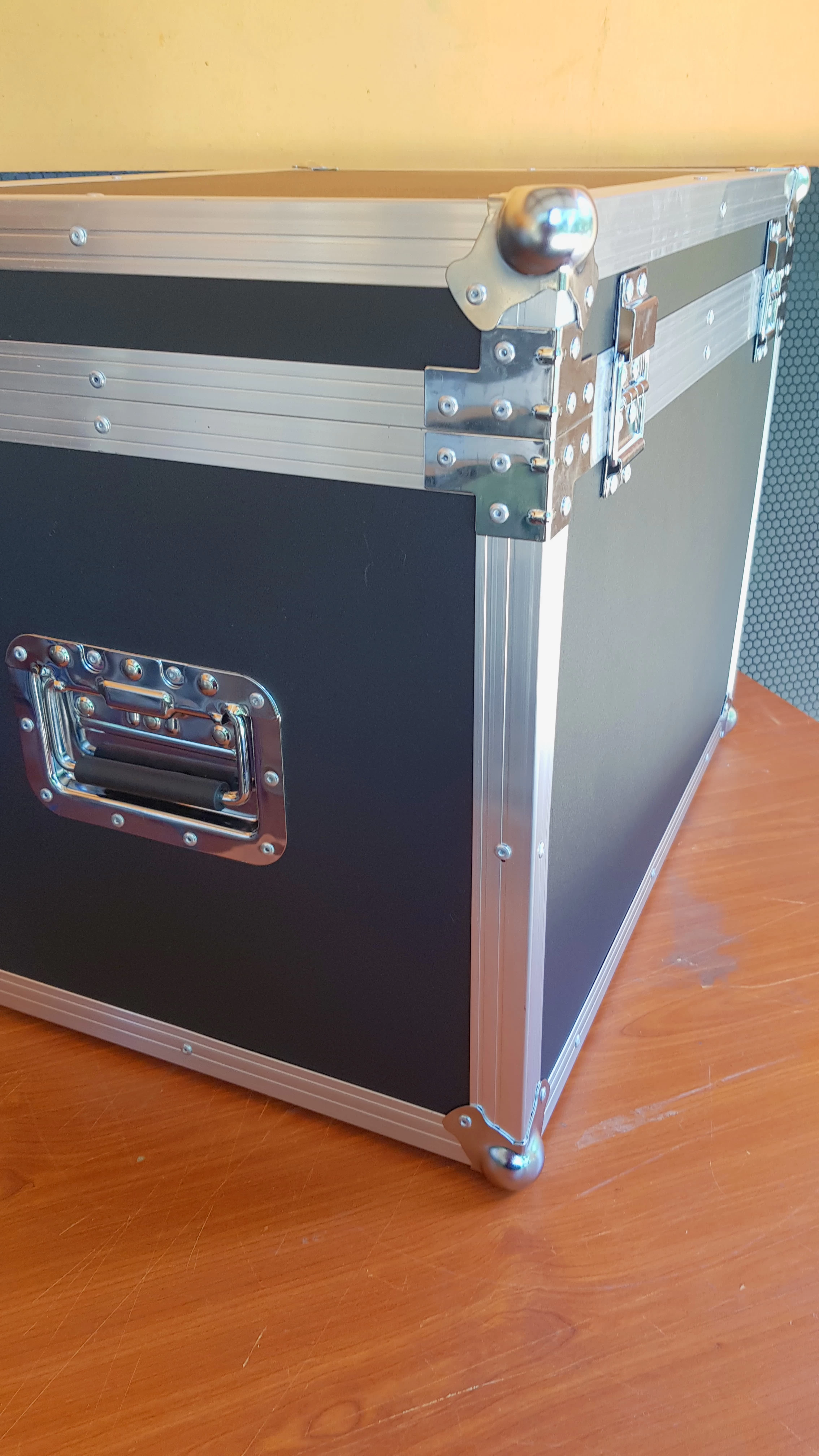 Generic Dj Flight Case for Wire Box & Musical Equipment - image 6