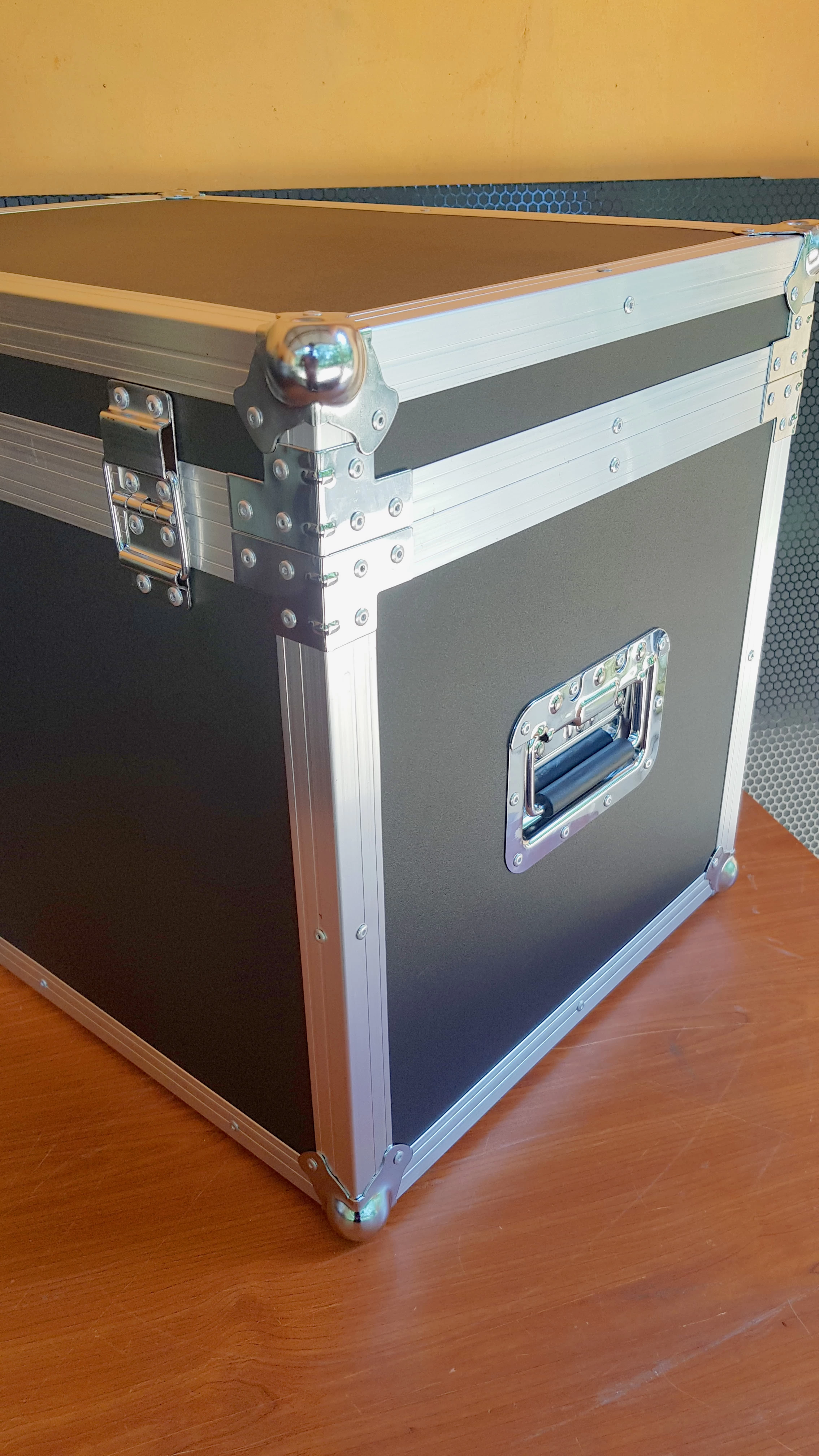 Generic Dj Flight Case for Wire Box & Musical Equipment - image 7