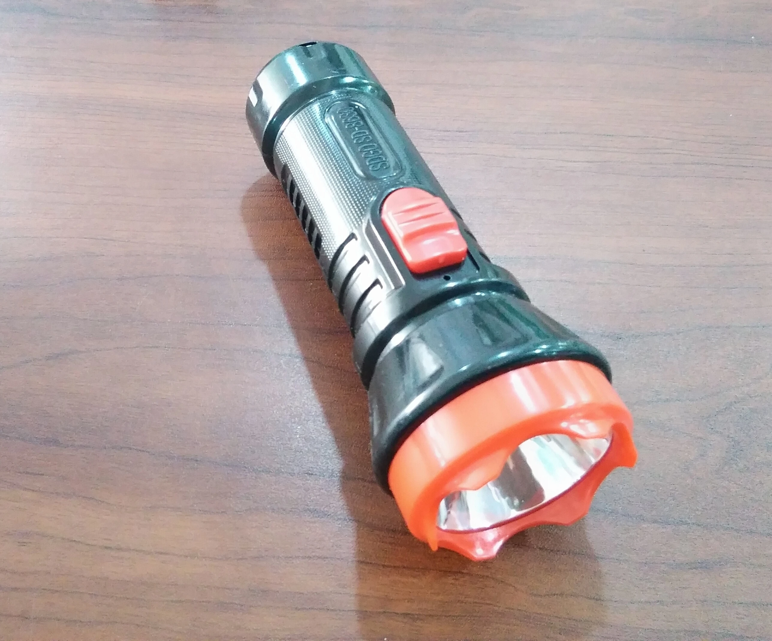 SDGO SD-8630 LED Rechargeable Flashlight - image 2