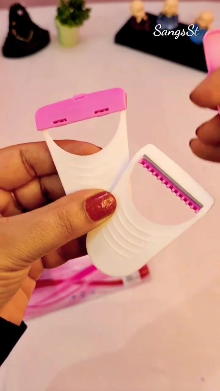Sofit Disposable Safety Razor For Women (2 pcs) - image 1