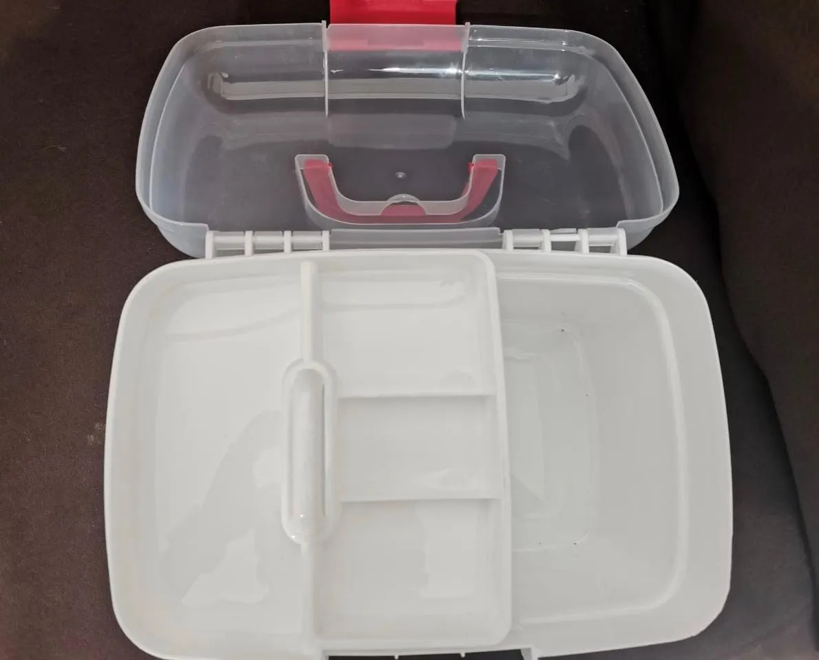 Generic First Aid Box Portable - image 4