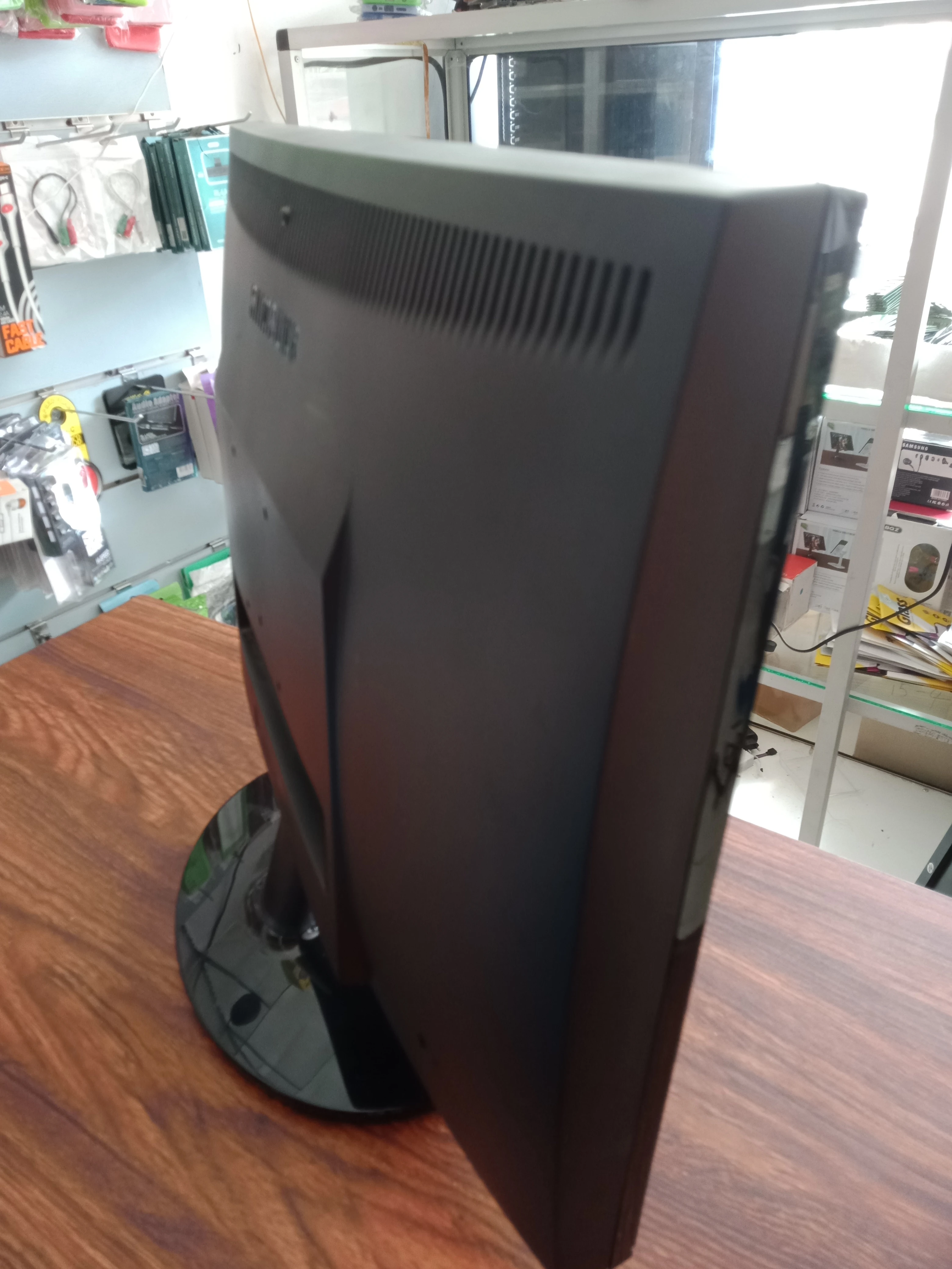 Generic 20 inch LED Monitor - image 3