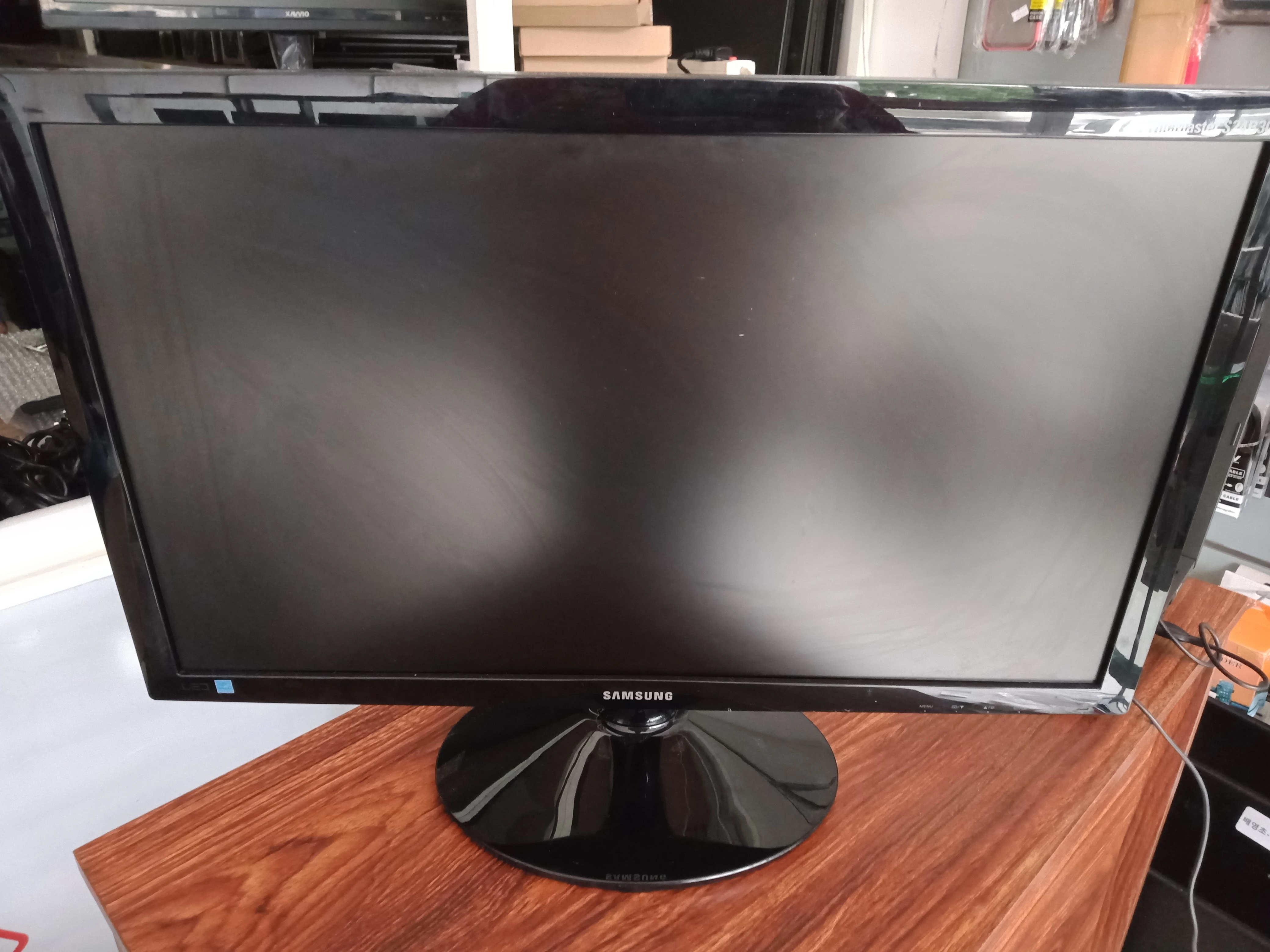 Generic 24' LED HDMI Monitor - image 2