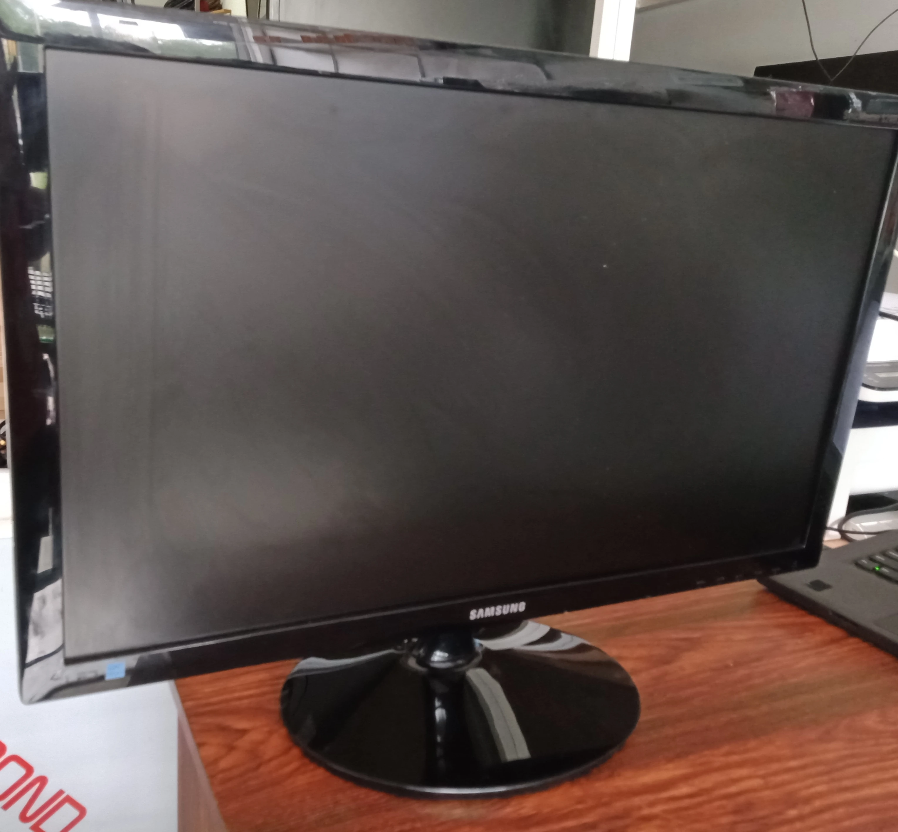 Generic 24' LED HDMI Monitor - image 3