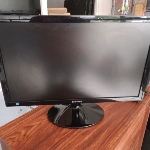 Generic 24' LED HDMI Monitor